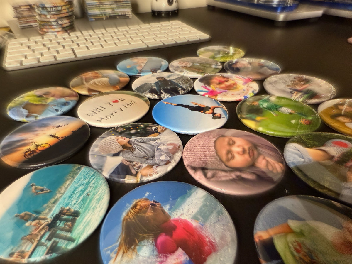 Персонализирани магнити с вашите снимки. Комплект от 6 броя, кръгли магнити с размер 5.9 см. Ръчно изработени. Бърза изработка и доставка.